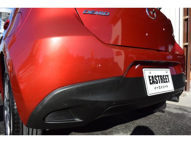 デミオ １３Ｓ　５ＭＴ　純正ナビ　フロアマット　サイドバイザー　プッシュスタート　ステアリングスイッチ（32枚目）