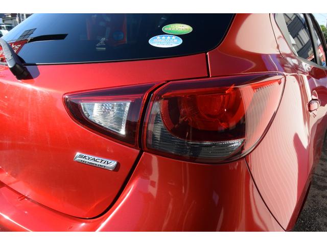 デミオ １３Ｓ　５ＭＴ　純正ナビ　フロアマット　サイドバイザー　プッシュスタート　ステアリングスイッチ（34枚目）