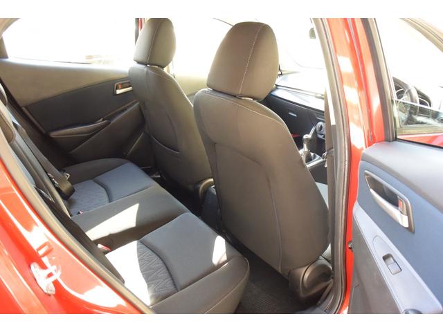 デミオ １３Ｓ　５ＭＴ　純正ナビ　フロアマット　サイドバイザー　プッシュスタート　ステアリングスイッチ（47枚目）