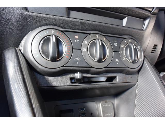 デミオ １３Ｓ　５ＭＴ　純正ナビ　フロアマット　サイドバイザー　プッシュスタート　ステアリングスイッチ（58枚目）