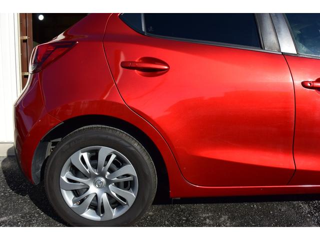 デミオ １３Ｓ　５ＭＴ　純正ナビ　フロアマット　サイドバイザー　プッシュスタート　ステアリングスイッチ（61枚目）