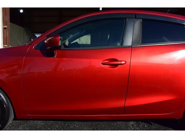 デミオ １３Ｓ　５ＭＴ　純正ナビ　フロアマット　サイドバイザー　プッシュスタート　ステアリングスイッチ（65枚目）