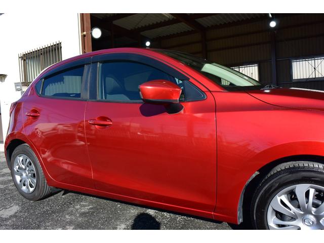 デミオ １３Ｓ　５ＭＴ　純正ナビ　フロアマット　サイドバイザー　プッシュスタート　ステアリングスイッチ（67枚目）