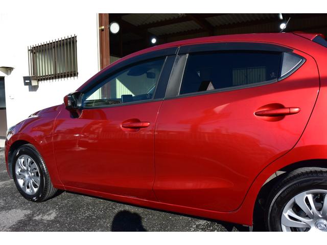 デミオ １３Ｓ　５ＭＴ　純正ナビ　フロアマット　サイドバイザー　プッシュスタート　ステアリングスイッチ（69枚目）