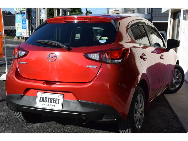 デミオ １３Ｓ　５ＭＴ　純正ナビ　フロアマット　サイドバイザー　プッシュスタート　ステアリングスイッチ（80枚目）