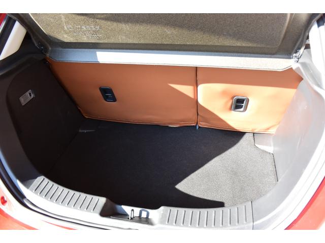 デミオ ＸＤツーリング　禁煙車　純正ナビ　バックカメラ　フルセグＴＶ　ＬＥＤヘッドライト　クルーズコントロール　ＤＶＤ再生　パドルシフト　ブラウンシートカバー　プッシュスタート　フロアマット　サイドバイザー　純正１６ＡＷ（18枚目）