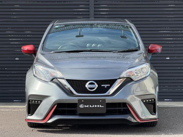ノート ニスモ　Ｓ　ケンウッド８インチナビゲーション／３連メーター／ＴＥＩＮ車高調／コムテック３６０°前後ドライブレコーダー／ＨＫＳマフラー／ＬＥＤヘッドライト／カロッツェリアツィーター／ＥＴＣ／バックカメラ／禁煙車（2枚目）
