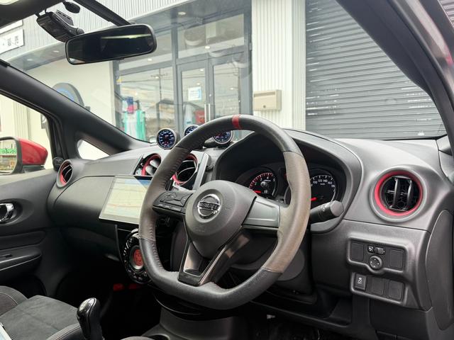 ノート ニスモ　Ｓ　ケンウッド８インチナビゲーション／３連メーター／ＴＥＩＮ車高調／コムテック３６０°前後ドライブレコーダー／ＨＫＳマフラー／ＬＥＤヘッドライト／カロッツェリアツィーター／ＥＴＣ／バックカメラ／禁煙車（26枚目）
