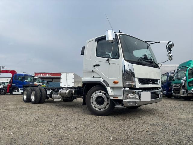 ファイター 後２軸ファイター　ホイールベース５７４０ｍｍ　ＰＴＯ付　フル型式ＦＱ６２ＦＮ６Ｃ　当社ボディ製作可　走行１６００ｋｍ　ＰＴＯ付キャブ付シャシ（2枚目）