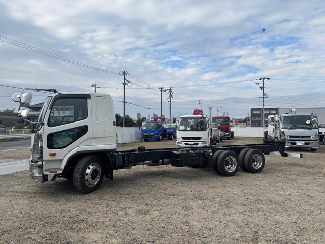 ファイター 後２軸ファイター　ホイールベース５７４０ｍｍ　ＰＴＯ付　フル型式ＦＱ６２ＦＮ６Ｃ　当社ボディ製作可　走行１６００ｋｍ　ＰＴＯ付キャブ付シャシ（5枚目）