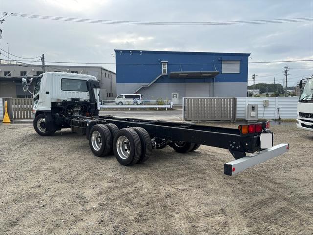 ファイター 後２軸ファイター　ホイールベース５７４０ｍｍ　ＰＴＯ付　フル型式ＦＱ６２ＦＮ６Ｃ　当社ボディ製作可　走行１６００ｋｍ　ＰＴＯ付キャブ付シャシ（7枚目）