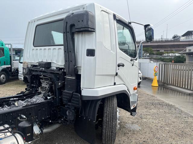 ファイター 後２軸ファイター　ホイールベース５７４０ｍｍ　ＰＴＯ付　フル型式ＦＱ６２ＦＮ６Ｃ　当社ボディ製作可　走行１６００ｋｍ　ＰＴＯ付キャブ付シャシ（11枚目）