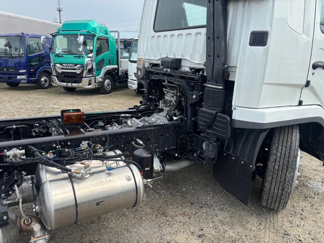 ファイター 後２軸ファイター　ホイールベース５７４０ｍｍ　ＰＴＯ付　フル型式ＦＱ６２ＦＮ６Ｃ　当社ボディ製作可　走行１６００ｋｍ　ＰＴＯ付キャブ付シャシ（12枚目）