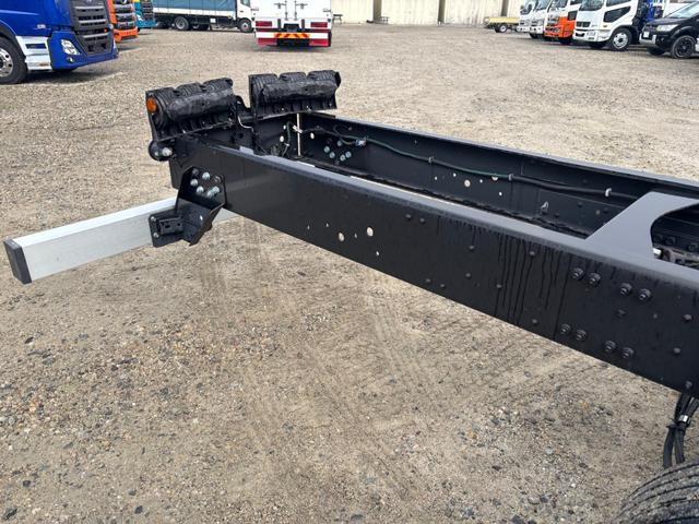 ファイター 後２軸ファイター　ホイールベース５７４０ｍｍ　ＰＴＯ付　フル型式ＦＱ６２ＦＮ６Ｃ　当社ボディ製作可　走行１６００ｋｍ　ＰＴＯ付キャブ付シャシ（15枚目）