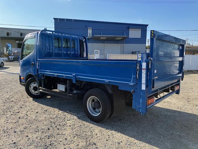 ダイナトラック セミロング　積載３．５トン　パワーゲート付ヒラ　準中型免許対応　荷台内法長３４４．５幅２０８．５高３８０　ナビＴＶ　ＥＴＣ　衝突軽減　車線逸脱警報　バックモニター（6枚目）