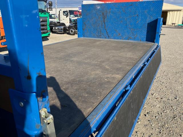 ダイナトラック セミロング　積載３．５トン　パワーゲート付ヒラ　準中型免許対応　荷台内法長３４４．５幅２０８．５高３８０　ナビＴＶ　ＥＴＣ　衝突軽減　車線逸脱警報　バックモニター（15枚目）