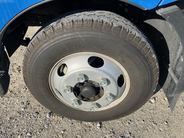 ダイナトラック セミロング　積載３．５トン　パワーゲート付ヒラ　準中型免許対応　荷台内法長３４４．５幅２０８．５高３８０　ナビＴＶ　ＥＴＣ　衝突軽減　車線逸脱警報　バックモニター（27枚目）