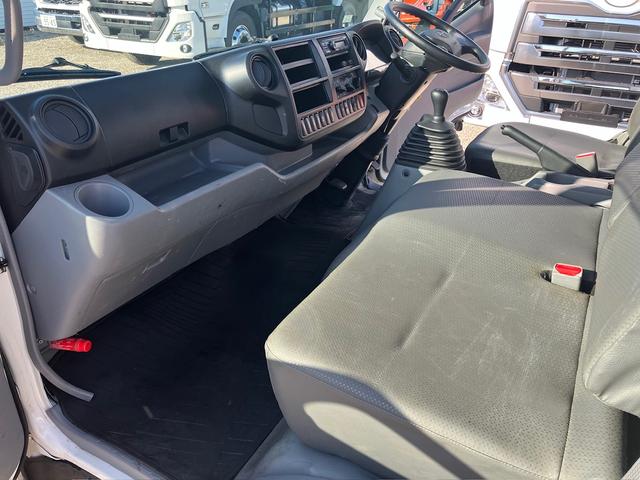 デュトロ ロング全低床ターボ ワイド 積載2トン積 車両ス重量4.965トン ETC 横滑り防止装置 アイドリングストップ(26枚目)