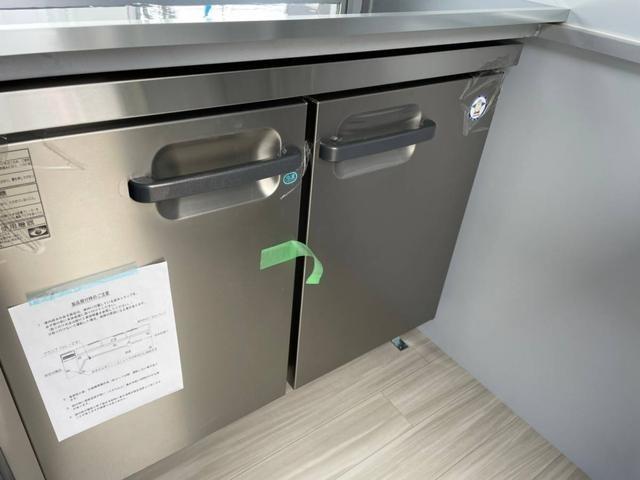 キャリイトラック キッチンカー.移動販売車.ケータリングカー.フードトラック(B) /前方収納.側面・後方跳上扉&テーブル.サッシ.ドア.2層シンク&タンク.換気扇.床.照明.外部内部電源(34枚目)