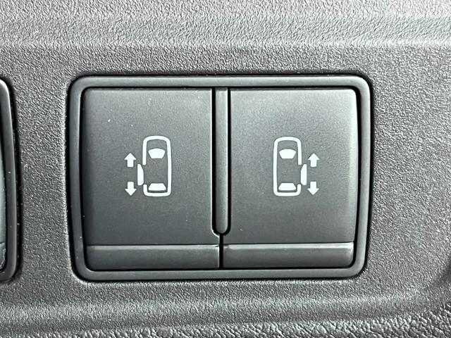 セレナ ハイウェイスター　Ｖセレクション　ツートン／両側電動スライド／フリップモニタ／９型ナビＴＶ／Ｂｌｕｅｔｏｏｔｈ／１オーナ／ＬＥＤ／全周囲カメラ／ドライブレコーダー／ＥＴＣ／衝突軽減ブレーキ／３列８人乗／（18枚目）