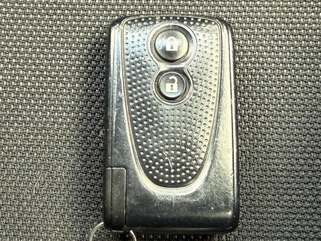ステラ カスタムＲＳ　ナビ　フルセグＴＶ　ＣＤ　ＤＶＤ　Ｂｌｕｅｔｏｏｔｈ　ＥＴＣ　ドラレコ　アイドリングストップ　プッシュスタート　純正１５インチアルミ　ＬＥＤヘッドライト　オートライト　ベンチシート（25枚目）