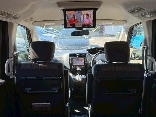 セレナ ハイウェイスターＶエアロモード＋セフティＳＨＶＡセフ　純正９インチナビ　フリップダウンモニター１０インチ　全周囲カメラ　エアロ　Ｂｌｕｅｔｏｏｔｈ　コーナーセンサー　エマージェンシーブレーキ　プッシュスタート　両側電動スライドドア　純正１６インチアルミ（14枚目）