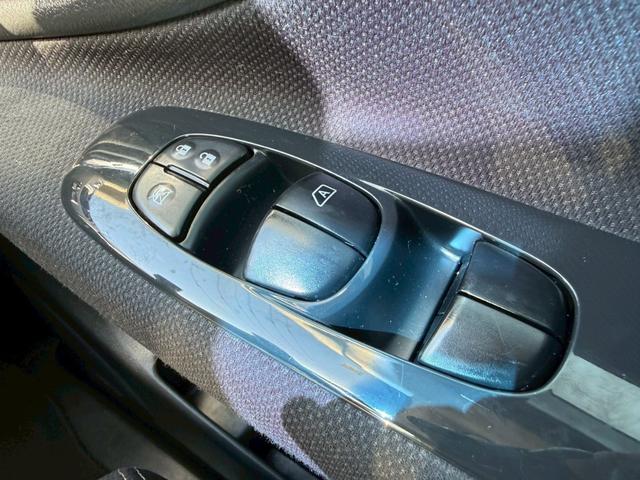 セレナ ハイウェイスターＶエアロモード＋セフティＳＨＶＡセフ　純正９インチナビ　フリップダウンモニター１０インチ　全周囲カメラ　エアロ　Ｂｌｕｅｔｏｏｔｈ　コーナーセンサー　エマージェンシーブレーキ　プッシュスタート　両側電動スライドドア　純正１６インチアルミ（39枚目）