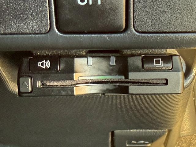 アクア 　純正ナビ　ＥＴＣ　ワンセグＴＶ　ＣＤ　ＤＶＤ　バックカメラ　アイドリングスットプ　前後ドラレコ　プッシュスタート　スペアキー有　オートライト（27枚目）