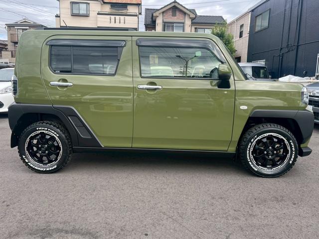 タフト Ｇターボ　クロムベンチャー　新品タイヤ・新品アルミ　純正ナビ　ＣＤ　ＤＶＤ　Ｂｌｕ－ｒａｙ　Ｂｌｕｅｔｏｏｔｈ　バックカメラ　ＥＴＣ　クルコン　ドラレコ　ガラスルーフ　ルーフレール　ターボ　シートヒーター　スマートアシスト（5枚目）