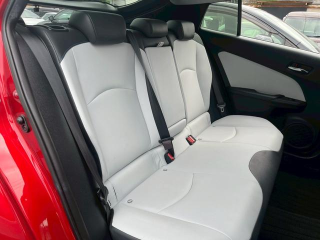 プリウス Aツーリングセレクション 純正9インチナビ フルセグTV CD DVD Bluetooth バックカメラ ETC トヨタセーフティセンス 車線逸脱警報 ヒルディセントコントロール パーキングアシスト 純正17インチアルミ(7枚目)