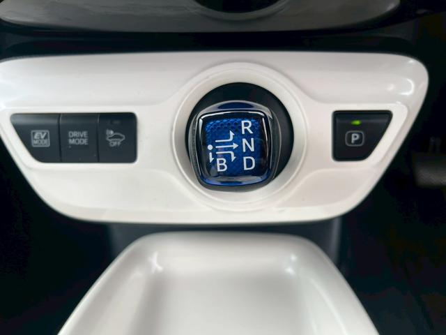 プリウス Aツーリングセレクション 純正9インチナビ フルセグTV CD DVD Bluetooth バックカメラ ETC トヨタセーフティセンス 車線逸脱警報 ヒルディセントコントロール パーキングアシスト 純正17インチアルミ(26枚目)