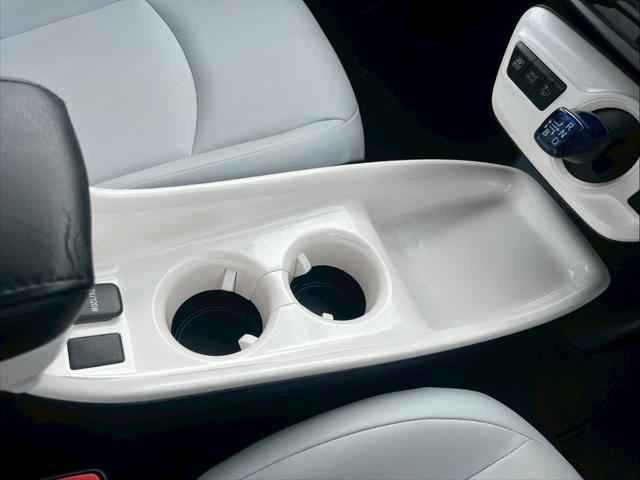 プリウス Aツーリングセレクション 純正9インチナビ フルセグTV CD DVD Bluetooth バックカメラ ETC トヨタセーフティセンス 車線逸脱警報 ヒルディセントコントロール パーキングアシスト 純正17インチアルミ(31枚目)