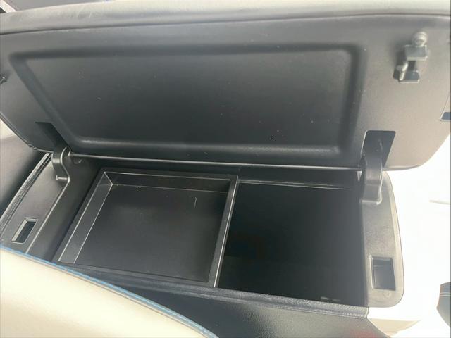 プリウス Aツーリングセレクション 純正9インチナビ フルセグTV CD DVD Bluetooth バックカメラ ETC トヨタセーフティセンス 車線逸脱警報 ヒルディセントコントロール パーキングアシスト 純正17インチアルミ(32枚目)