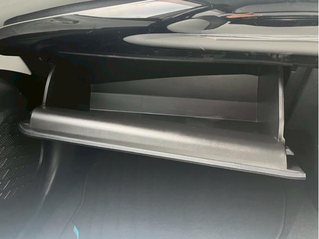 プリウス Aツーリングセレクション 純正9インチナビ フルセグTV CD DVD Bluetooth バックカメラ ETC トヨタセーフティセンス 車線逸脱警報 ヒルディセントコントロール パーキングアシスト 純正17インチアルミ(33枚目)