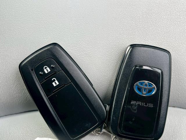 プリウス Aツーリングセレクション 純正9インチナビ フルセグTV CD DVD Bluetooth バックカメラ ETC トヨタセーフティセンス 車線逸脱警報 ヒルディセントコントロール パーキングアシスト 純正17インチアルミ(38枚目)