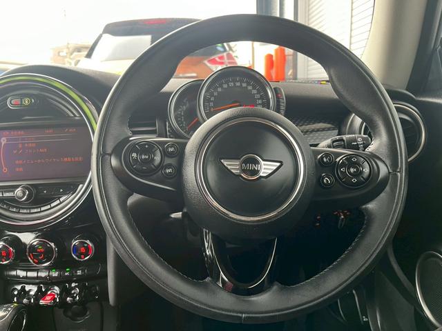 MINI クーパーS 純正ナビ Bluetooth Bカメラ アイドリングストップ オートライト クルコン プッシュスタート スペアキー 純正16インチアルミ アクティブヘッドライト ETC インテリジェントセーフティー(21枚目)