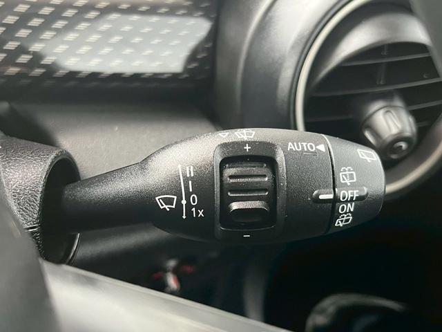 MINI クーパーS 純正ナビ Bluetooth Bカメラ アイドリングストップ オートライト クルコン プッシュスタート スペアキー 純正16インチアルミ アクティブヘッドライト ETC インテリジェントセーフティー(25枚目)