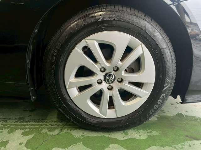 プリウス Ｓ　ＳＤナビ　地デジＴＶ　ＣＤ　Ｂｌｕｅｔｏｏｔｈ　アイドリングストップ　車線逸脱防止警報　ＥＴＣ　トヨタセーフティセンス　純正１５インチアルミ　追従クルコン　オートライト　プッシュスタート　ＬＥＤライト（34枚目）