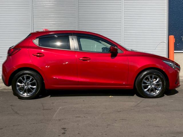 デミオ 13Sツーリング Lパッケージ 純正ナビ CD DVD Bluetooth ETC バックカメラ クルコン 純正15インチアルミ スマートシティブレーキアシスト 車線逸脱防止警報 シートヒーター アイドリングストップ(4枚目)