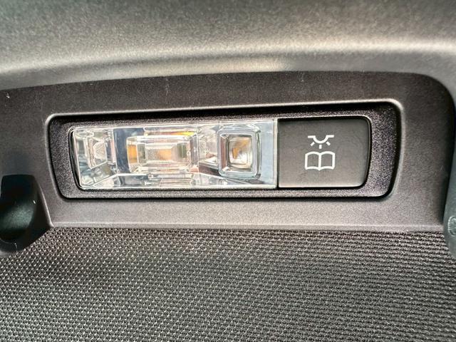 Cクラス C220dアバンギャルド AMGライン プレミアムパッケージ 純正8.4インチワイドナビ Bluetooth パワーシート シートヒーター パワーバックドア HUD アクティブパーキングアシスト スペアキー レーダークルコン(10枚目)