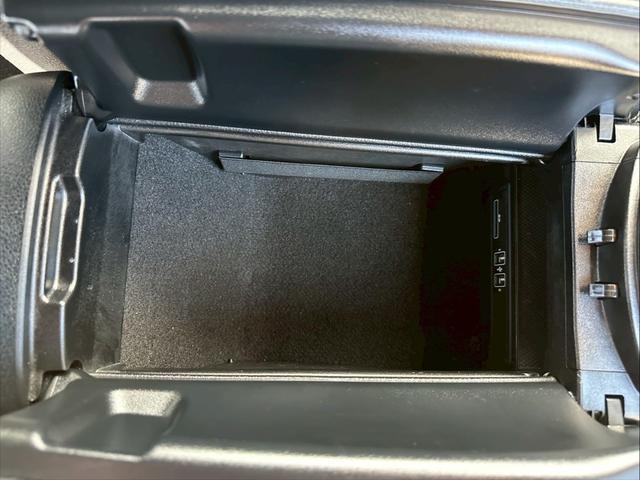 Cクラス C220dアバンギャルド AMGライン プレミアムパッケージ 純正8.4インチワイドナビ Bluetooth パワーシート シートヒーター パワーバックドア HUD アクティブパーキングアシスト スペアキー レーダークルコン(39枚目)