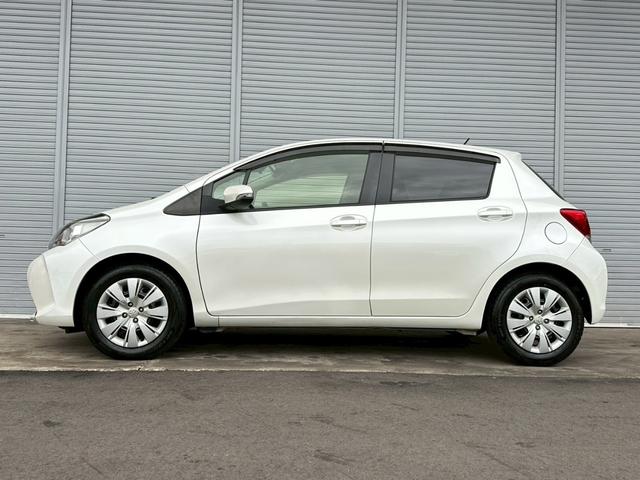 ヴィッツ U 純正ナビ フルセグTV ETC Bluetooth バックカメラ CD DVD セーフティセンス プッシュスタート スペアキー有 前後ドラレコ(3枚目)