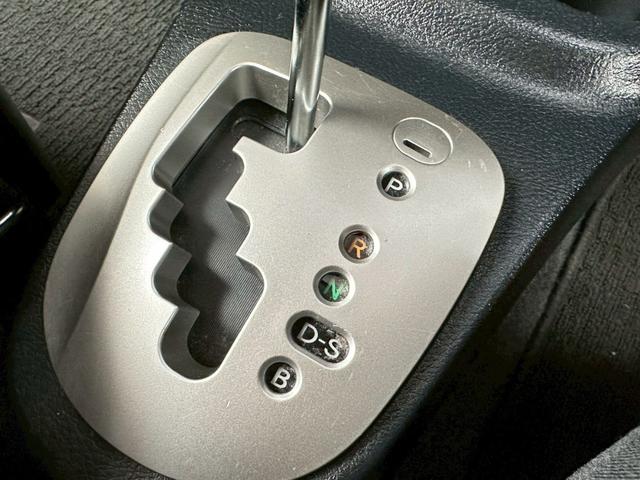 ヴィッツ U 純正ナビ フルセグTV ETC Bluetooth バックカメラ CD DVD セーフティセンス プッシュスタート スペアキー有 前後ドラレコ(17枚目)