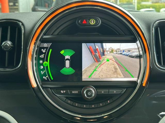 駐車時に大活躍のバックモニター！駐車が不安な方でもどこでも安心して運転するために必須の装備です♪【バックカメラ付き中古車】