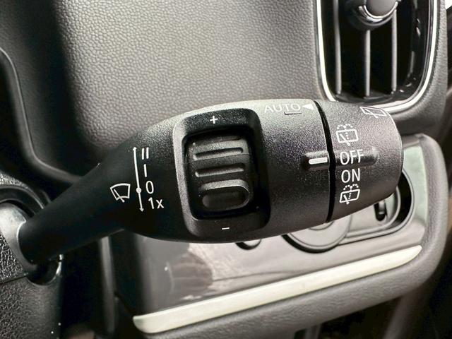 運転席周りには便利な機能がたくさん！同じような装備でも、車種ごとに細かな部分に違いがありますので、詳細は是非スタッフまでお問い合わせください！【中古車販売】【中古車買取】【知識豊富なスタッフ】