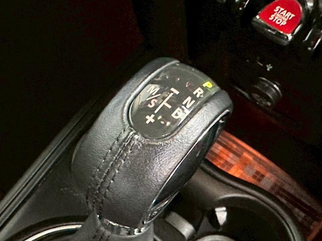 シフトノブ周りの細かい部分も清掃しております♪気持ちよく乗って頂くための準備万端でお待ちしております！