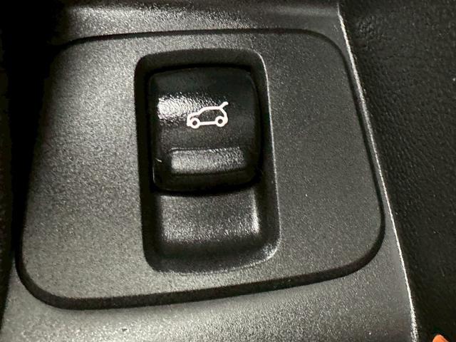 運転席周りには便利な機能がたくさん！同じような装備でも、車種ごとに細かな部分に違いがありますので、詳細は是非スタッフまでお問い合わせください！【中古車販売】【中古車買取】【知識豊富なスタッフ】