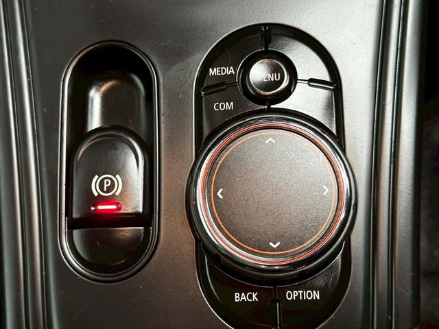 運転席周りには便利な機能がたくさん！同じような装備でも、車種ごとに細かな部分に違いがありますので、詳細は是非スタッフまでお問い合わせください！【中古車販売】【中古車買取】【知識豊富なスタッフ】