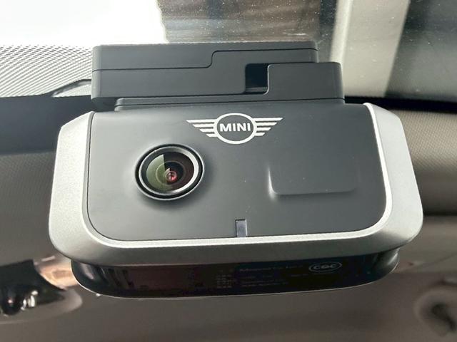 ☆ドライブレコーダー☆後方の画像も録画可能な、嬉しい前後２カメラドライブレコーダーを装備♪安心・快適な運転に必須な万が一の時の備えとして大切な装備です！【ドラレコ付き】【安心装備】