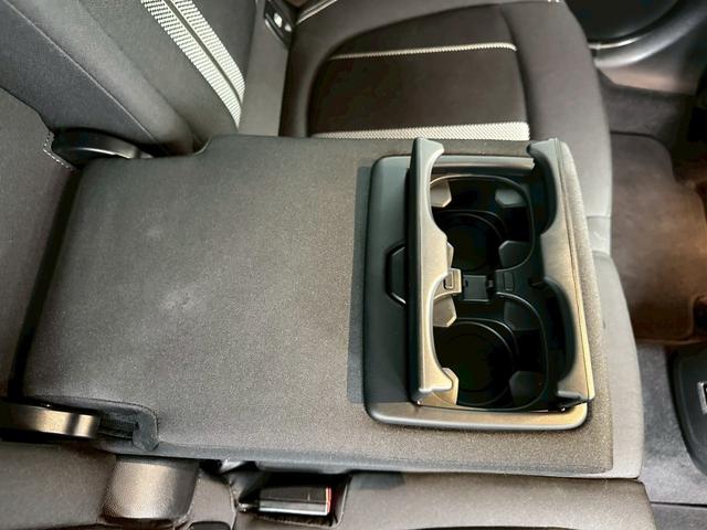 ドライブのお供に飲み物を置きたい．．．そんな時に必要なドリンクホルダー♪気持ちよく乗っていただくために、細かな部分も清掃しております！【きれいな中古車】【中古車探し】